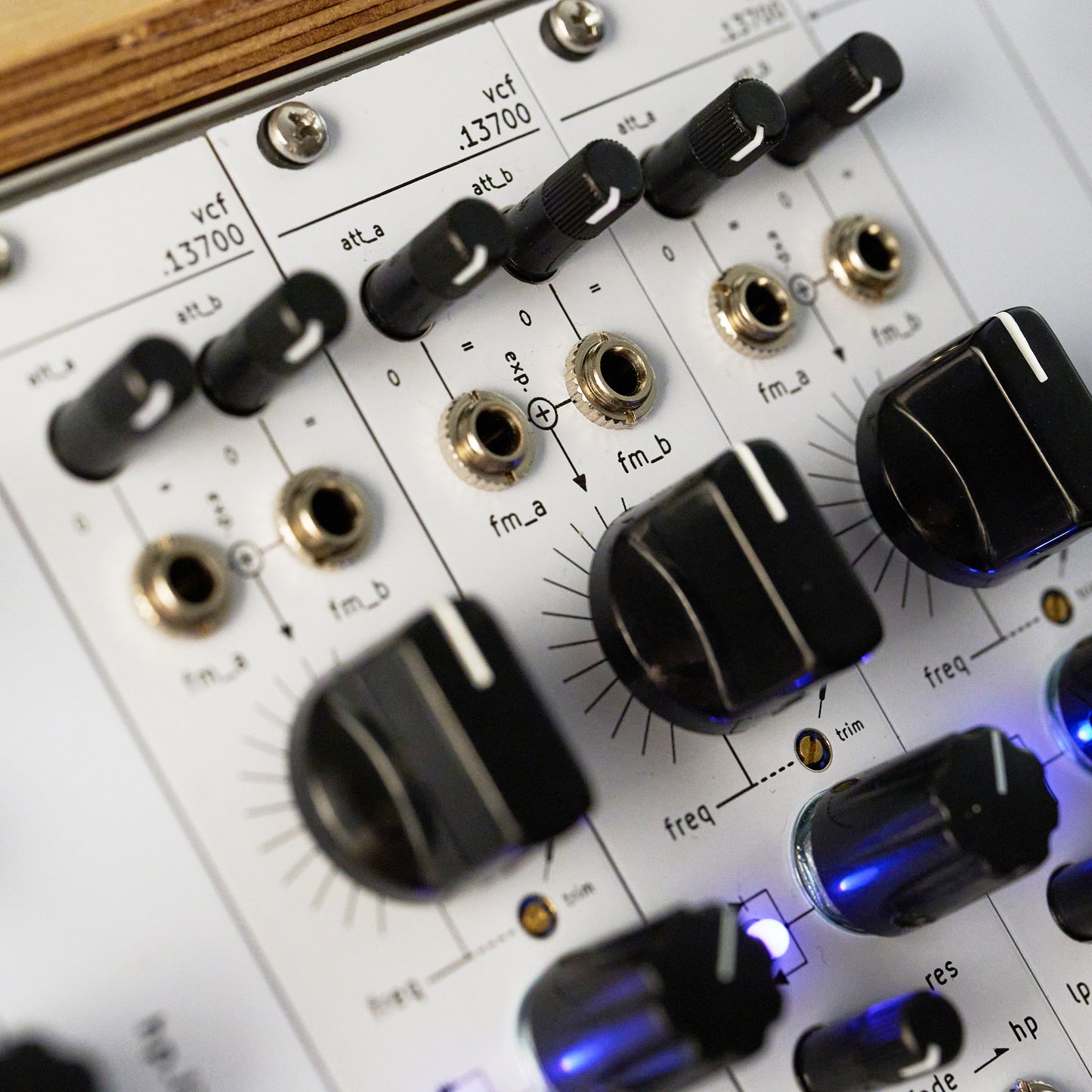 vcf.13700|OTA-core voltage controlled filter